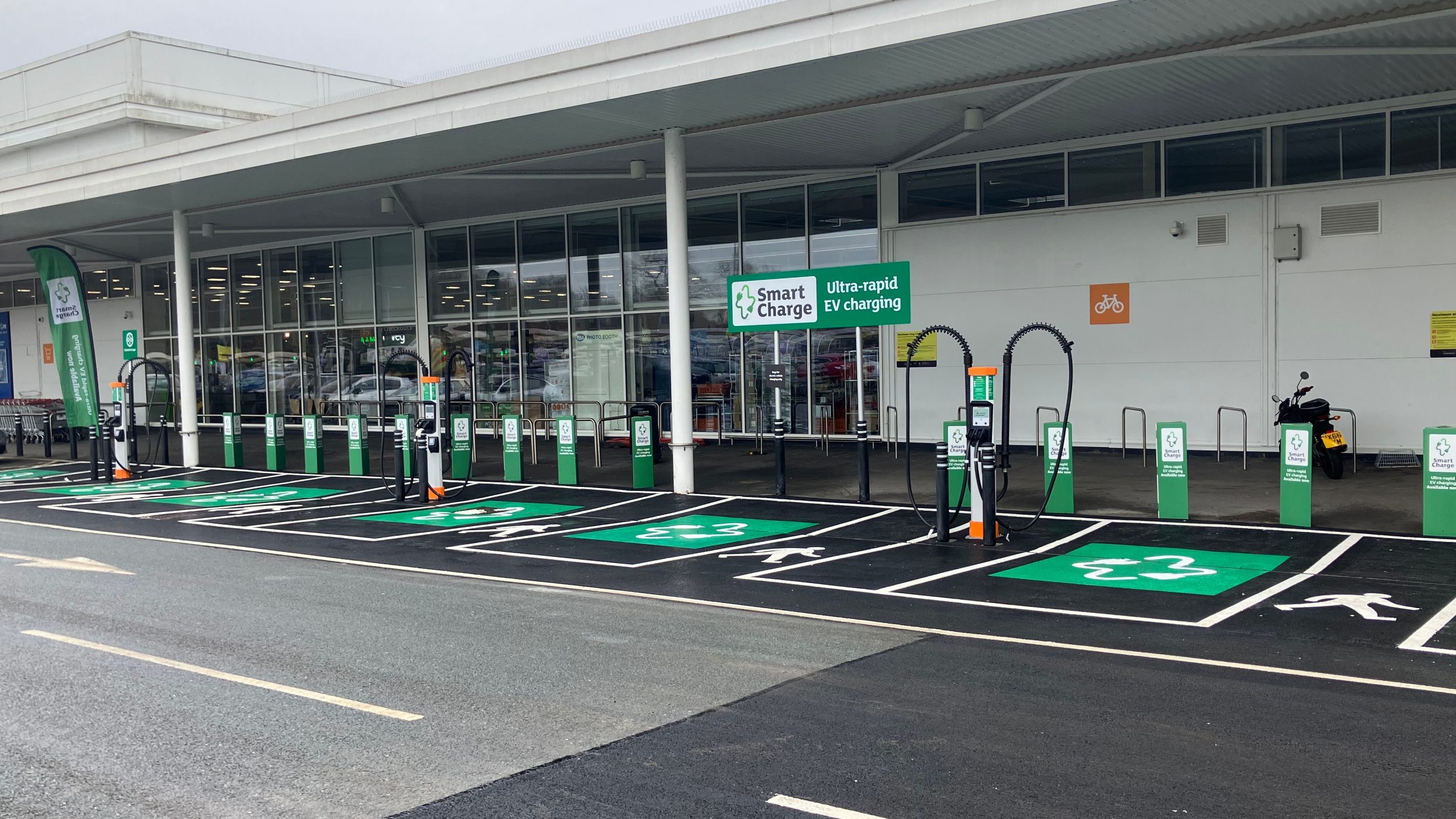 Sainsbury’s helps UK drivers charge on the go with 75th Smart Charge ...